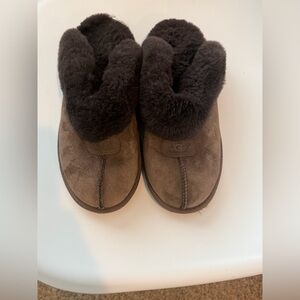 UGG woman’s Slippers in Chocolate Brown